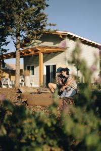 a man and woman sitting in front of a house at Matar baYaar מטר ביער in El-Rom