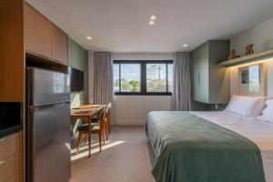 Ένα ή περισσότερα κρεβάτια σε δωμάτιο στο GO Carlos Gomes +136 φωτογραφίες