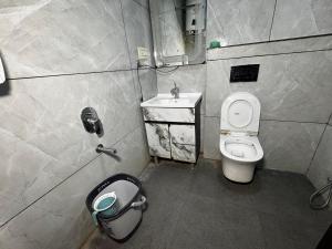 Ένα μπάνιο στο Hotel Himgiri Residency