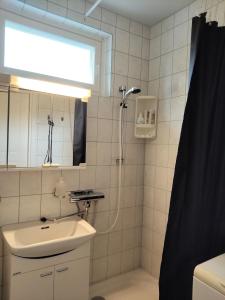a bathroom with a sink and a shower at Kaksio lähellä keskustaa in Iisalmi