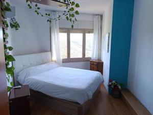 Ένα ή περισσότερα κρεβάτια σε δωμάτιο στο habitacion a 15 min playa d aro