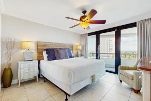 Giường trong phòng chung tại Edgewater Beach Resort 602 Destin (Condo) +23 ảnh