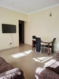 TV a/nebo společenská místnost v ubytování Moshi Comfort Stay