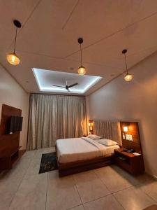 a bedroom with a large bed and a skylight at The Satluj Vista in Bilāspur