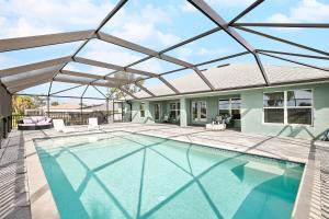Πισίνα στο ή κοντά στο Newley Built Heated Pool Golf course Views