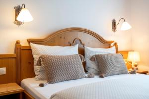 a bedroom with a bed with white pillows at Hubengut Bed and Breakfast in Radstadt