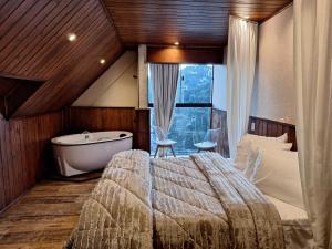 Ένα ή περισσότερα κρεβάτια σε δωμάτιο στο Château Suisse Boutique Hotel +101 φωτογραφίες