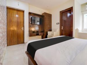 Gallery image of Hotel O Club99 Hotel & Rooftop-Cafe in Birbhaddar