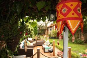 Taman di luar Thai inspired Garden House Short Beach Stroll in the Heart of Whitstable