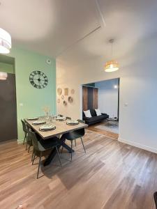 TV a/nebo společenská místnost v ubytování Bienvenu en Anjou