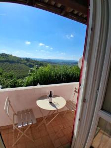 a bathroom with a sink and two chairs on a balcony at Casetta di Vigliano II in Vigliano d'Asti +6 photos