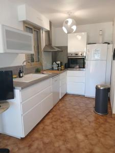 Dapur atau dapur kecil di Pied à terre - Port de Hyères