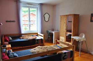 a bedroom with two beds and a window at Cosy appartement La Bresse centre ville in La Bresse