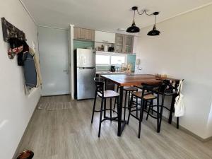 Kuchyň nebo kuchyňský kout v ubytování Apartamento primera linea El Tabo + 8 fotografií