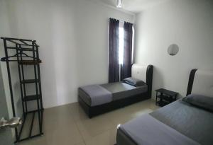 a room with two beds and a ladder in it at Aristar D'Sejahtera Homestay 4 mu5lim in Bandar  Pusat Jengka +5 photos