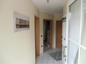 a hallway with a door leading to a bathroom at Busche RE03 in Sögel