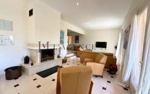 Μια τηλεόραση ή/και κέντρο ψυχαγωγίας στο Villa 13 oliviers Couchers de soleil LUMIO