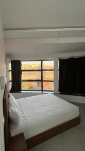 Una cama o camas en una habitación de Sunrise studio
