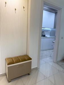 a room with a brown bench in a bathroom at Elite Glow Studio in Roşu +9 photos
