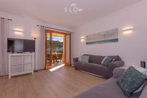 Μια τηλεόραση ή/και κέντρο ψυχαγωγίας στο Es Faro House by Slow Villas