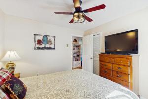 Una televisión o centro de entretenimiento en Shyers Overlook