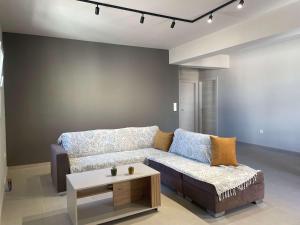 Χώρος καθιστικού στο New Modern 2 Bd Flat Just Steps to Rethymno Beach +13 φωτογραφίες