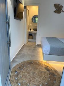 a room with a bed and a rug on the floor at The Dream in Ios Chora