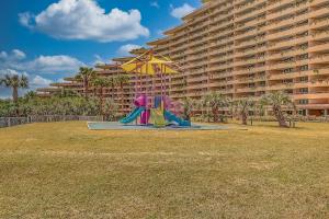 Sân chơi trẻ em tại Edgewater Beach Resort 602 Destin (Condo)
