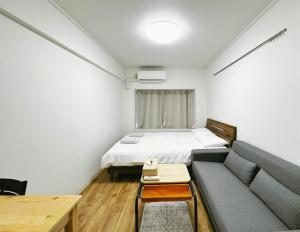 Postel nebo postele na pokoji v ubytování Home Story in Tokyo Kanamachi&東京屋語