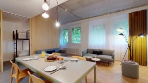 Posezení v ubytování Alpenblick CoLiving - Self Check In by Homenhancement + 36 fotografií