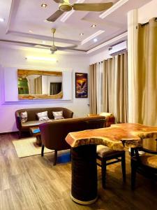 Χώρος καθιστικού στο 2 chambre 1 salon a cotonou