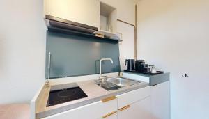 Kuchyň nebo kuchyňský kout v ubytování Alpenblick CoLiving - Self Check In by Homenhancement