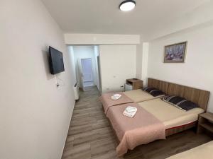 Μια τηλεόραση ή/και κέντρο ψυχαγωγίας στο Paradiso Apartments City Center