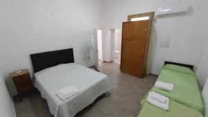 a bedroom with two twin beds and a closet at Depto Edu in Rafaela