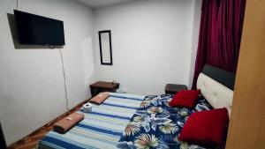 Ένα ή περισσότερα κρεβάτια σε δωμάτιο στο Hospedaje en apartamento