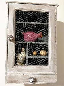 a cage with two birds inside of it at Halte romantique in Ault