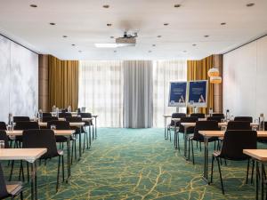 Khu vực hỗ trợ khách đi công tác/phòng hội thảo tại Novotel Paris 17