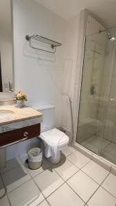 Ένα μπάνιο στο M N Flats Hotel Av Ibirapuera 2927