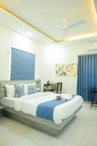 Ένα ή περισσότερα κρεβάτια σε δωμάτιο στο Axon Business Hotel Kondapur HITEC City Hyderabad