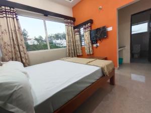 Postel nebo postele na pokoji v ubytování Coco Resort Yercaud - K HOTEL