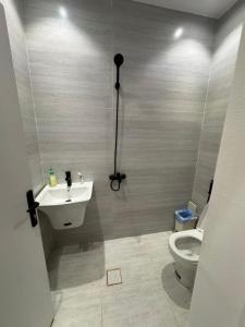 Koupelna v ubytování شقة استديو دخول ذاتي حي الوزارات + 5 fotografií