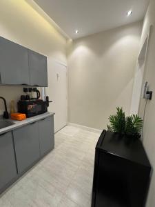 Kuchyň nebo kuchyňský kout v ubytování شقة استديو دخول ذاتي حي الوزارات