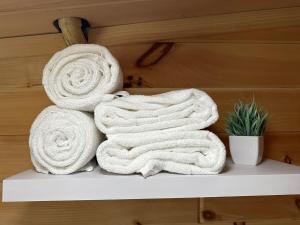 a pile of towels sitting on a shelf at Bear Lake Retreat in Lake +19 photos