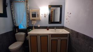 Bilik mandi di Polytropon Apartments +82 gambar