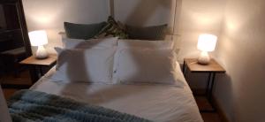 Postel nebo postele na pokoji v ubytování Lismore Self-Catering Units