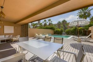 Πισίνα στο ή κοντά στο SALGADOS BEACH VILLA by My Algarve Rentals