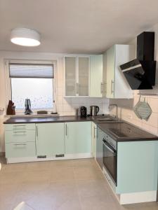 Kuchyň nebo kuchyňský kout v ubytování Deluxe Apartments Neustadt