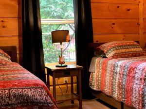 Φωτογραφία από το άλμπουμ του Amazing Wooden Cabin in Monterville, West Virginia σε Monterville +10 φωτογραφίες