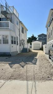 Φωτογραφία από το άλμπουμ του Charming, Recently Renovated 3 Bedroom Beach Block In Ship Bottom σε Ship Bottom