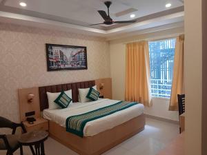 a bedroom with a large bed and a window at Collection O South City 1 Arcadia in Gurgaon